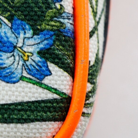 GUCCI Authentic Orange Leather Shoulder Bag - Picture 8 of 13